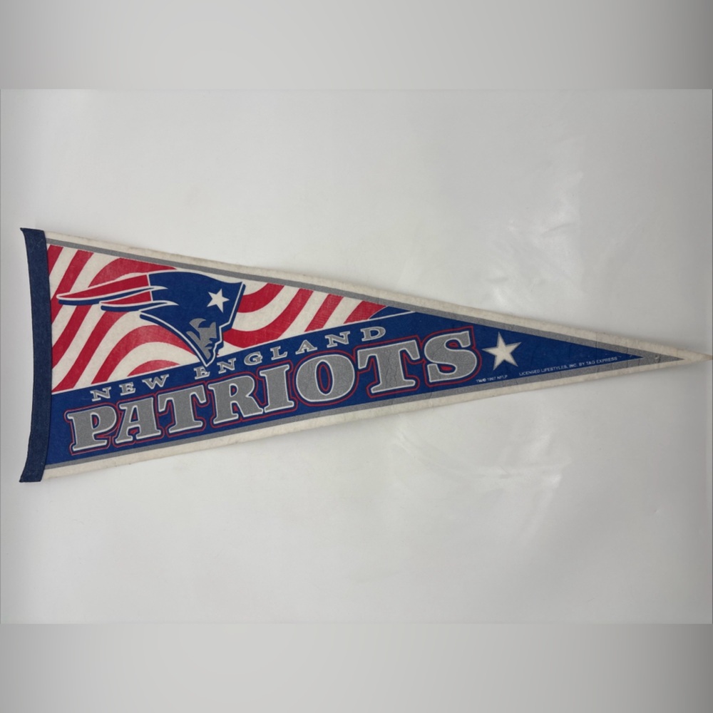 Vintage New England Patriots NFL Felt Pennant 1997 Licensed Lifestyles